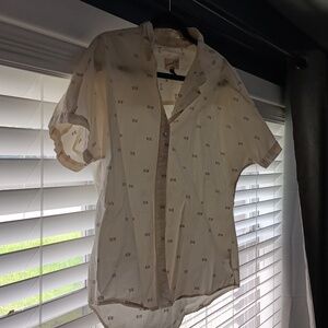 Medium universal thread button down top with pattern, cute top